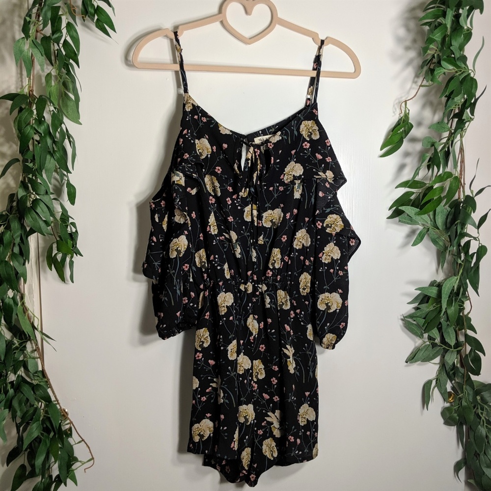 Francesca's Mi Ami Cold Shoulder Romper NWOT